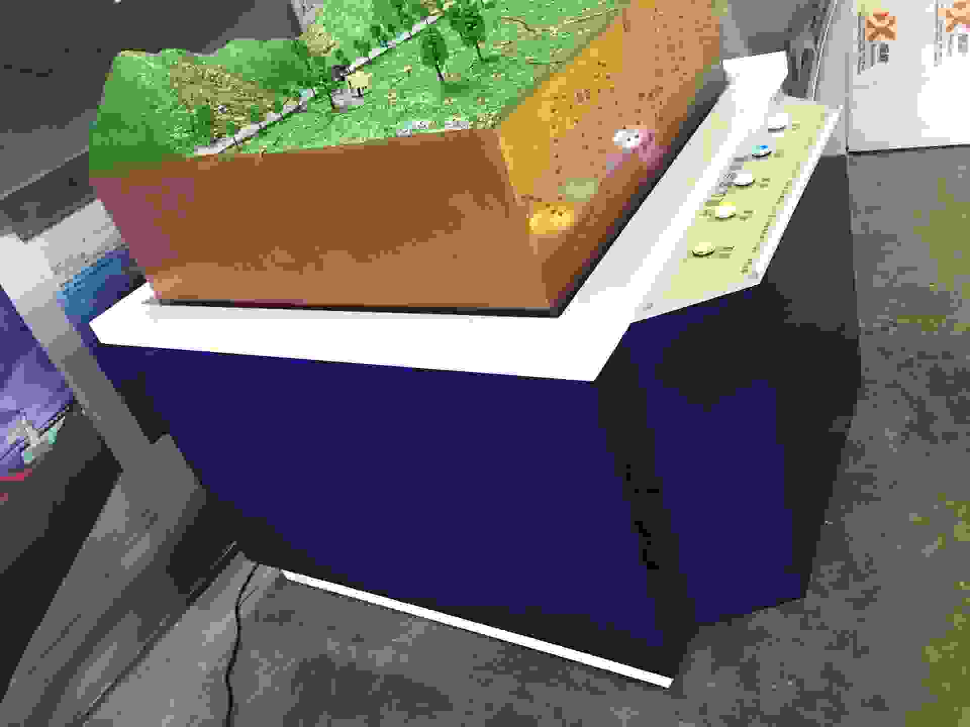 揪心!江苏一司机载设备连夜奔忙3000里 重庆卸货时站车旁被砸身亡 妻儿哭晕“ag亚娱官网”(图1) ag亚娱官网