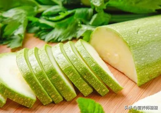 AG亚娱集团官方|柬埔寨发生汽车与货柜车相撞事故 致两名中国人身亡(图1) AG亚娱集团